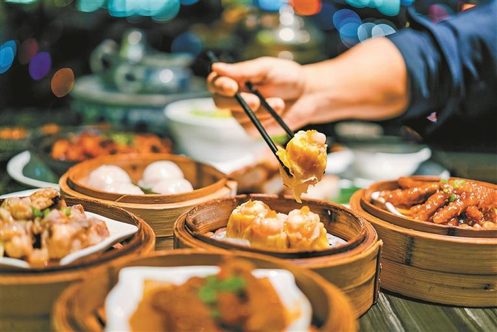     伴随着深中通道通车，跨江“逛吃”成为大湾区新的消费潮流。CFP供图