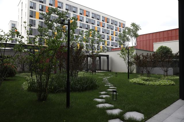 2024年6月6日，位于闵行七宝的城投宽庭九星社区投入运营，1230套保租房源入市。 李茂君摄