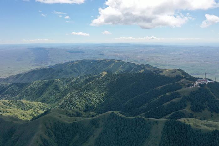 俯瞰罗山。蒋建成摄