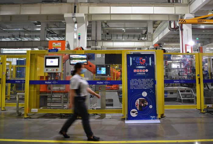   天津海尔洗衣机互联工厂内的生产线一景。新华社记者李然 摄