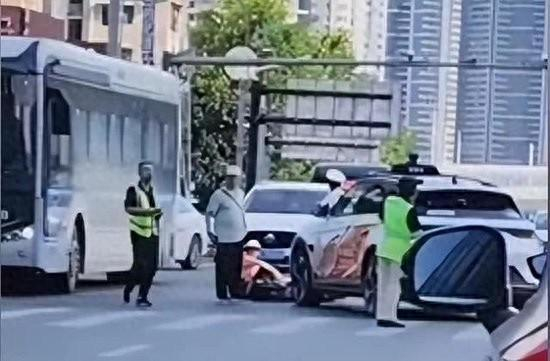网传视频截图
