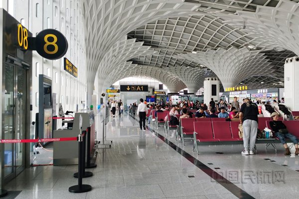 完成混流改造后的T2航站楼候机区