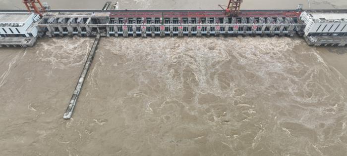 大藤峡水利枢纽拦蓄洪水。受访者供图