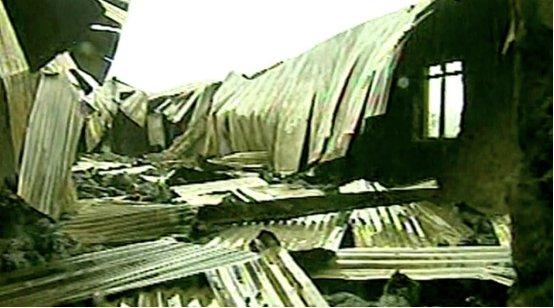 （火灾后的废墟）  