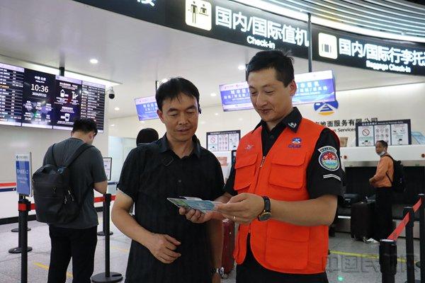 首都机场安保公司深化兴安检·心服务举措为暑运保驾护航
