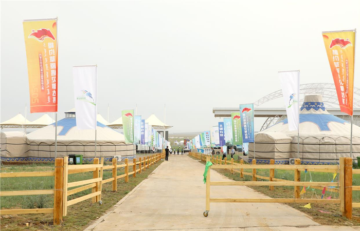 一座又一座的毡房。