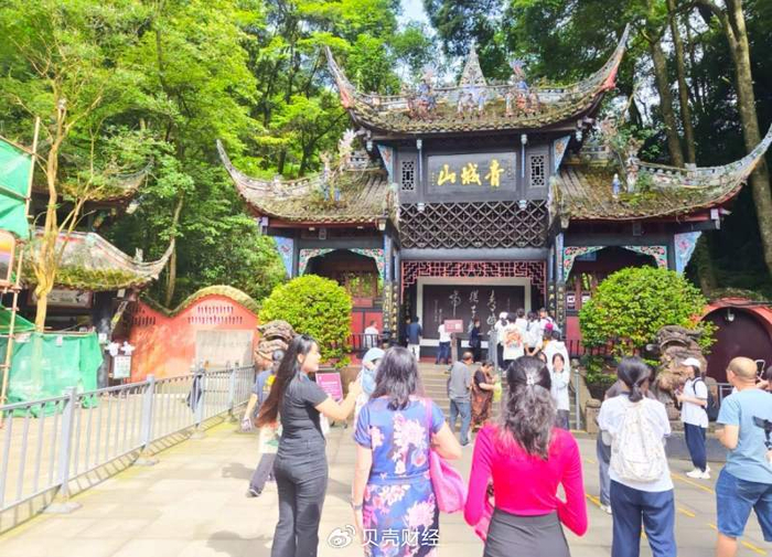 Cici带领游客游玩  受访者供图