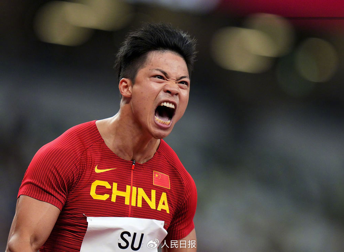 这是2021年8月1日，苏炳添在东京奥运会男子100米半决赛后呐喊庆祝。新华社记者 吕小炜 摄