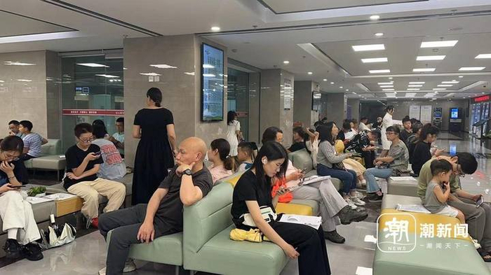 杭州西湖区公安局出入境接待大厅。潮新闻记者 吴越 摄