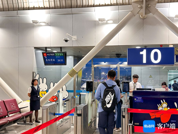 旅客有序登机。海南航空供图