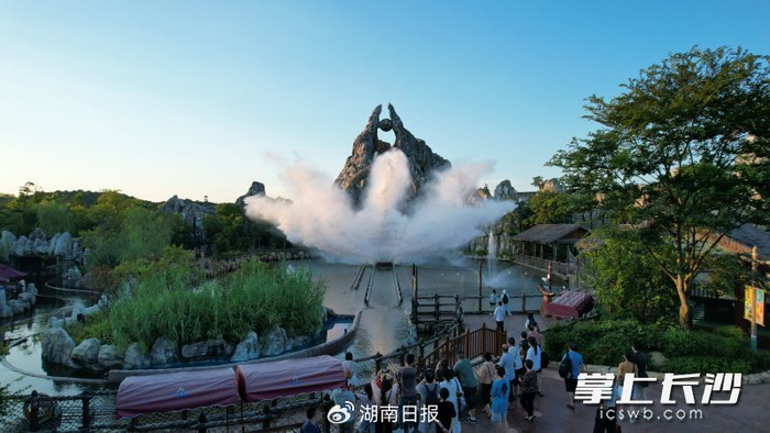 长沙方特邀你夏日玩水。均为资料图片