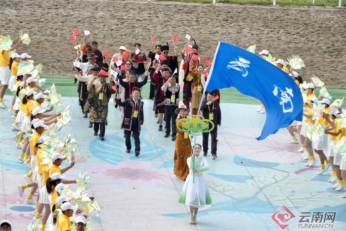 第十二届全国少数民族传统体育运动会马上项目开赛仪式现场 王波 摄