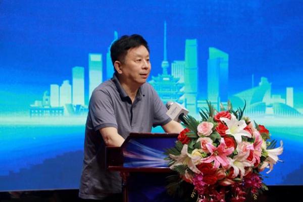 武汉医师协会常务理事、原武汉市八一医院院长、副教授胡家瑞致辞