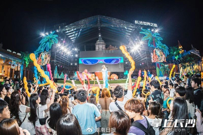 世界之窗游人如织。