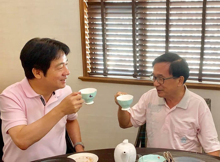 赖清德2019年与陈水扁一起喝下午茶 图源：台湾“东森新闻云”