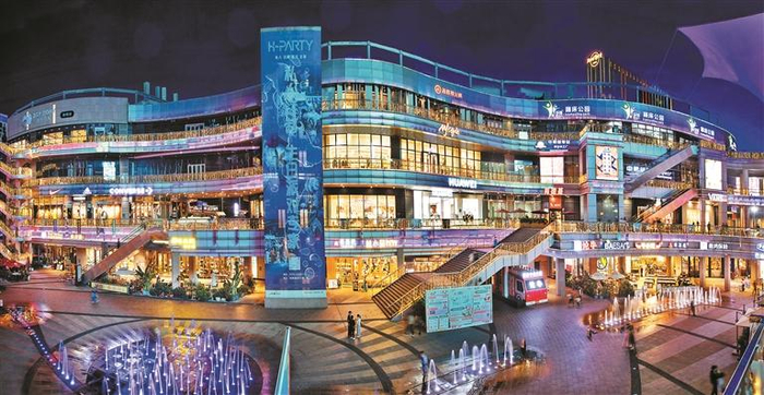     龙华区加快建设国际消费中心城市主力区，图为观澜湖新城MHMALL。（受访单位供图）
