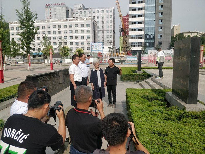 孙国兰讲述当年在延长油矿开展夺油会战的故事