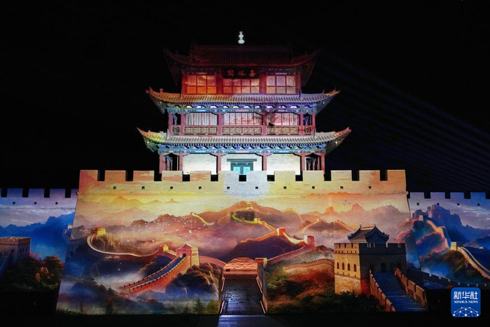 69697月14日晚在甘肃省嘉峪关市嘉峪关关城景区拍摄的夜游灯光剧