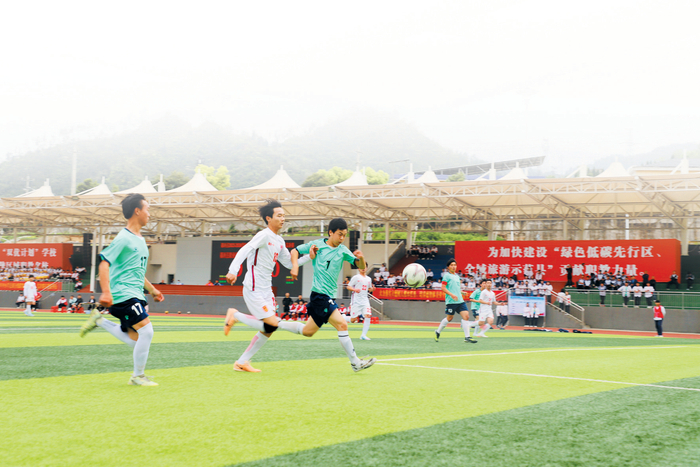 今年5月，郧西县中小学足球赛（中学组）决赛举行。