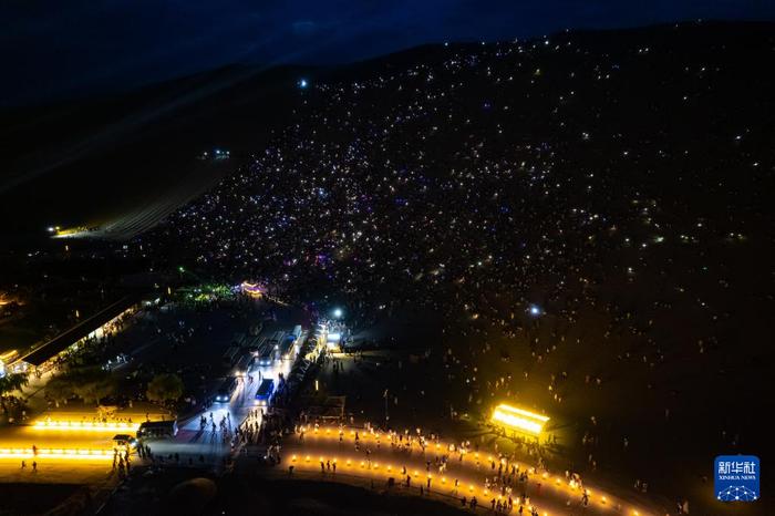 月牙泉夜景图片图片