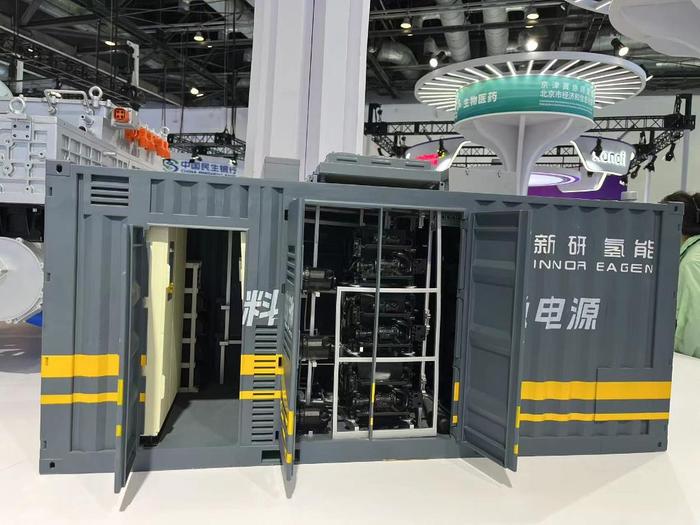   7月15日，在北京科博会上，企业展出的燃料电池应急电源（模型）。新华社记者 阳娜 摄