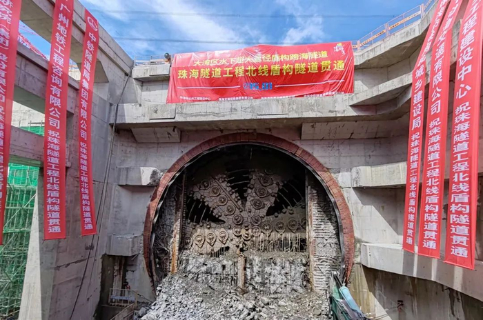 李建束/摄