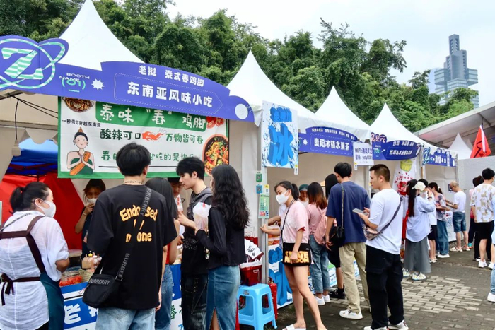 乐迷在现场消费 图源：知知贵阳