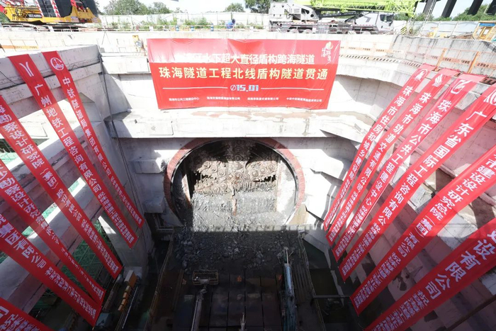 李建束/摄