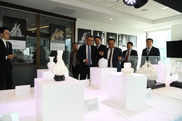 “中国白 德化瓷”国际巡展（美国站）展出德化白瓷 德化县融媒体中心供图