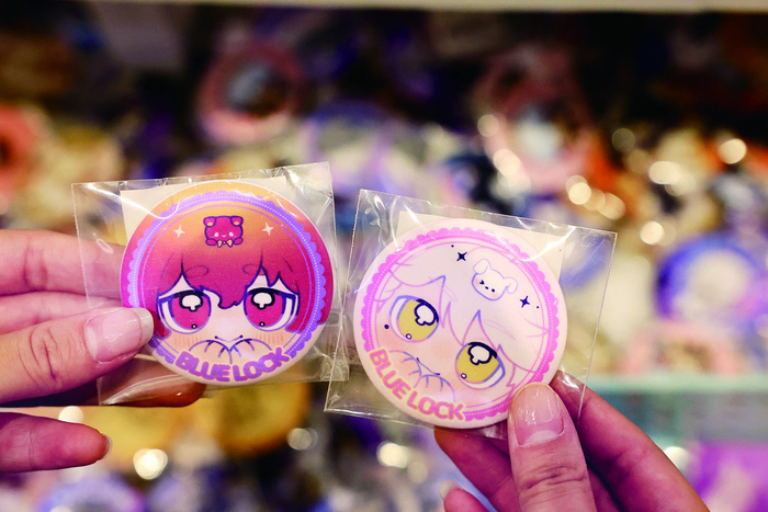 7月15日，在小寨银泰城，IP类表情包周边产品受欢迎 。