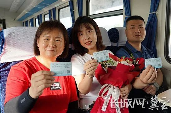 固安县开通至北京丰台站通勤专列。中共固安县委宣传部 供图