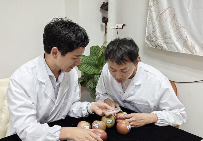 赵琪和学生。 受访者供图