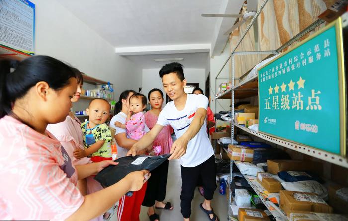 【央广时评】小包裹大民生 合力跑好快递进村“最后一公里”