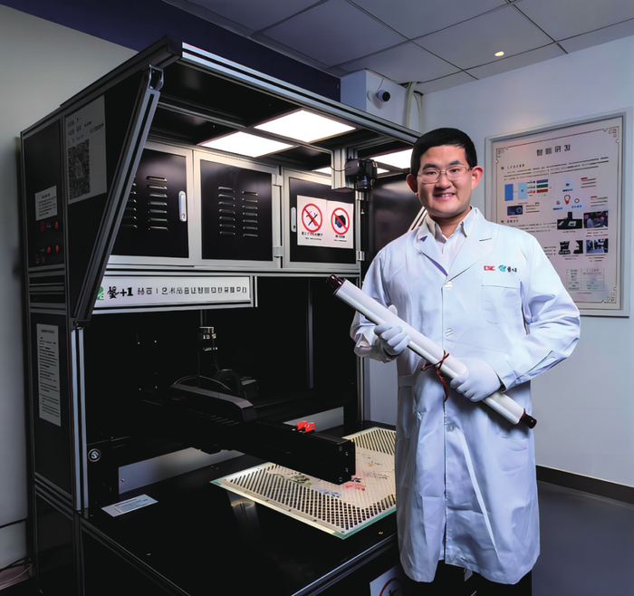 李晟同设备合影