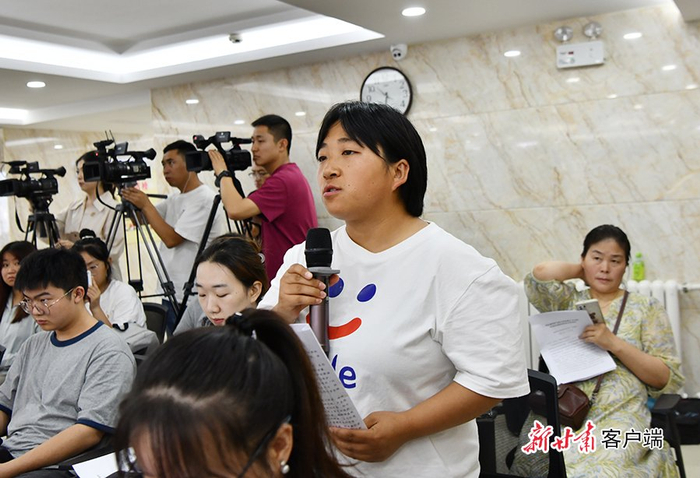 中国网记者现场提问