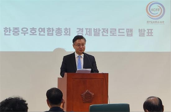 韩中友好联合总会经济合作委员长李星发表了总会未来发展的蓝图
