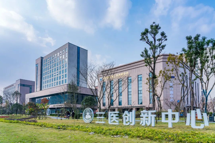 成都医学城三医创新中心 张志强 摄