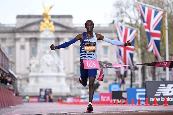 资料图：男子马拉松世界纪录保持者、肯尼亚名将基普图姆