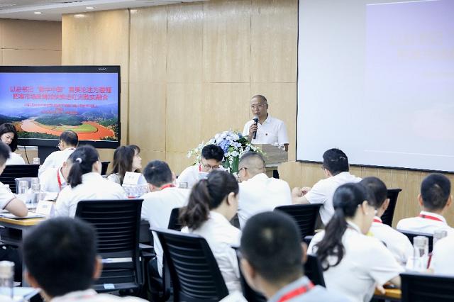红河州发改委副主任、州数据局局长邓海江带领学习数字中国重要论述