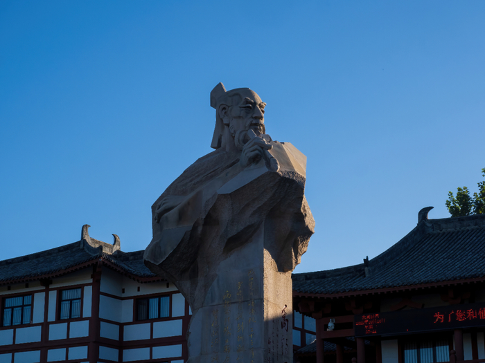 刘禹锡雕像。图源：视觉中国