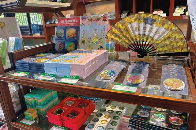 瘦西湖风景区文创。颜颖 摄