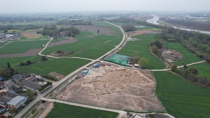 这是2024年3月23日拍摄的四川省广汉市三星堆遗址发掘区（无人机照片）。新华社发（四川省文物考古研究院供图）