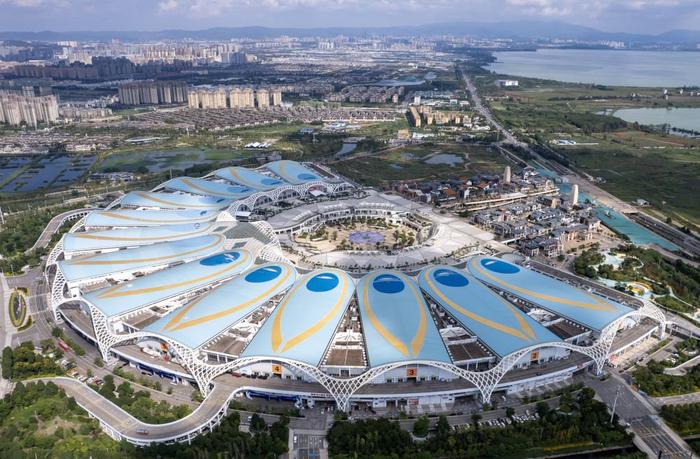   这是第七届中国-南亚博览会举办地昆明滇池国际会展中心（2023年8月8日摄，无人机照片）。新华社记者陈欣波摄