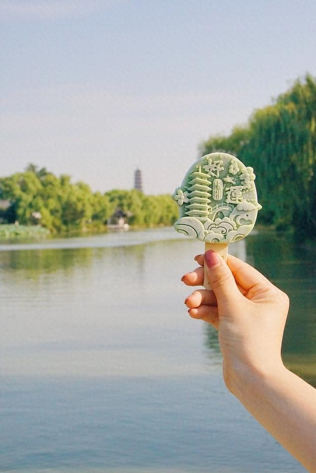 瘦西湖风景区“大运”系列文创雪糕。瘦西湖风景区供图