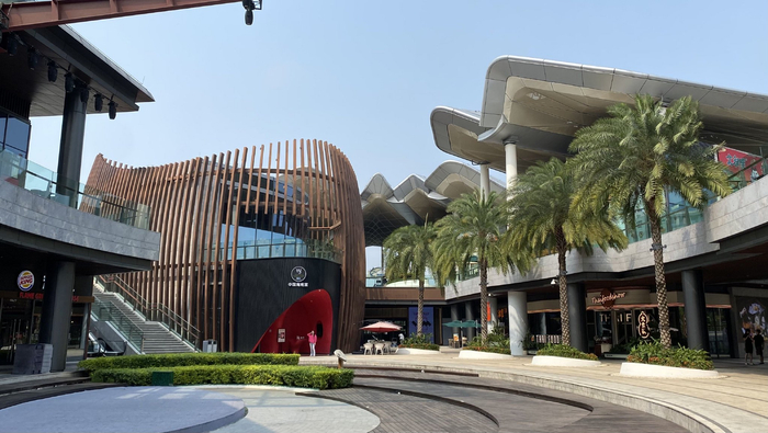 图为海南免税城内的餐饮店铺（时代周报王晨婷/摄）