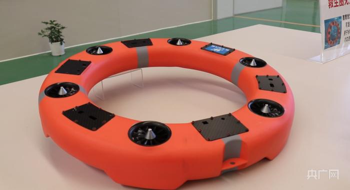 救生圈造型的溺水救援无人机（央广网见习记者 郇康新 摄）