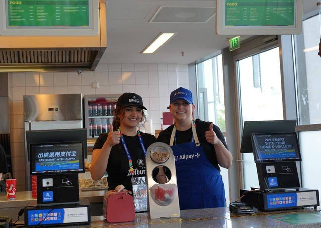 （图：从欧洲杯到奥运会，暑期欧洲游吸引中国客，当地商家用支付宝吸引中国游客）