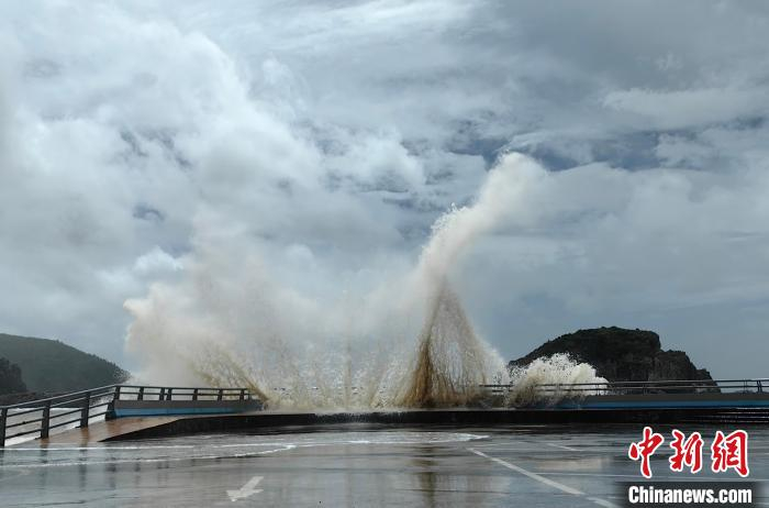 浙江温州防台风应急响应提升为Ⅱ级 49条客运航线停航