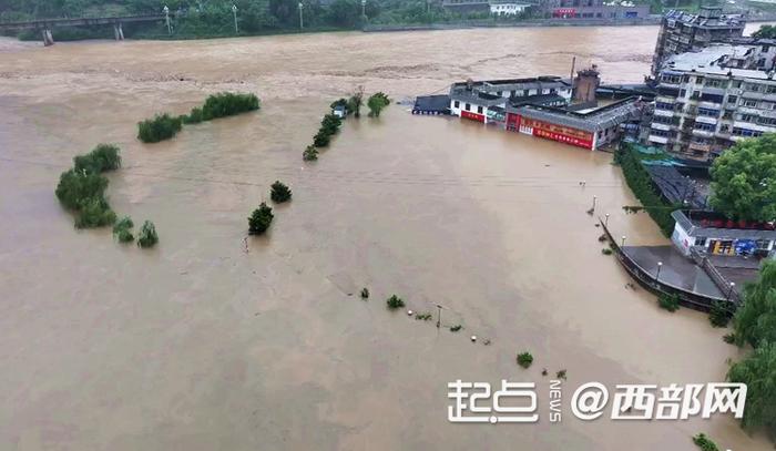 县城部分区域被淹（陈燕 摄）