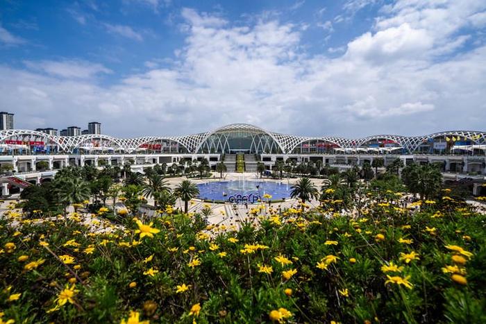 2024年7月23日拍摄的第八届中国—南亚博览会举办地昆明滇池国际会展中心。新华社记者 胡超 摄
